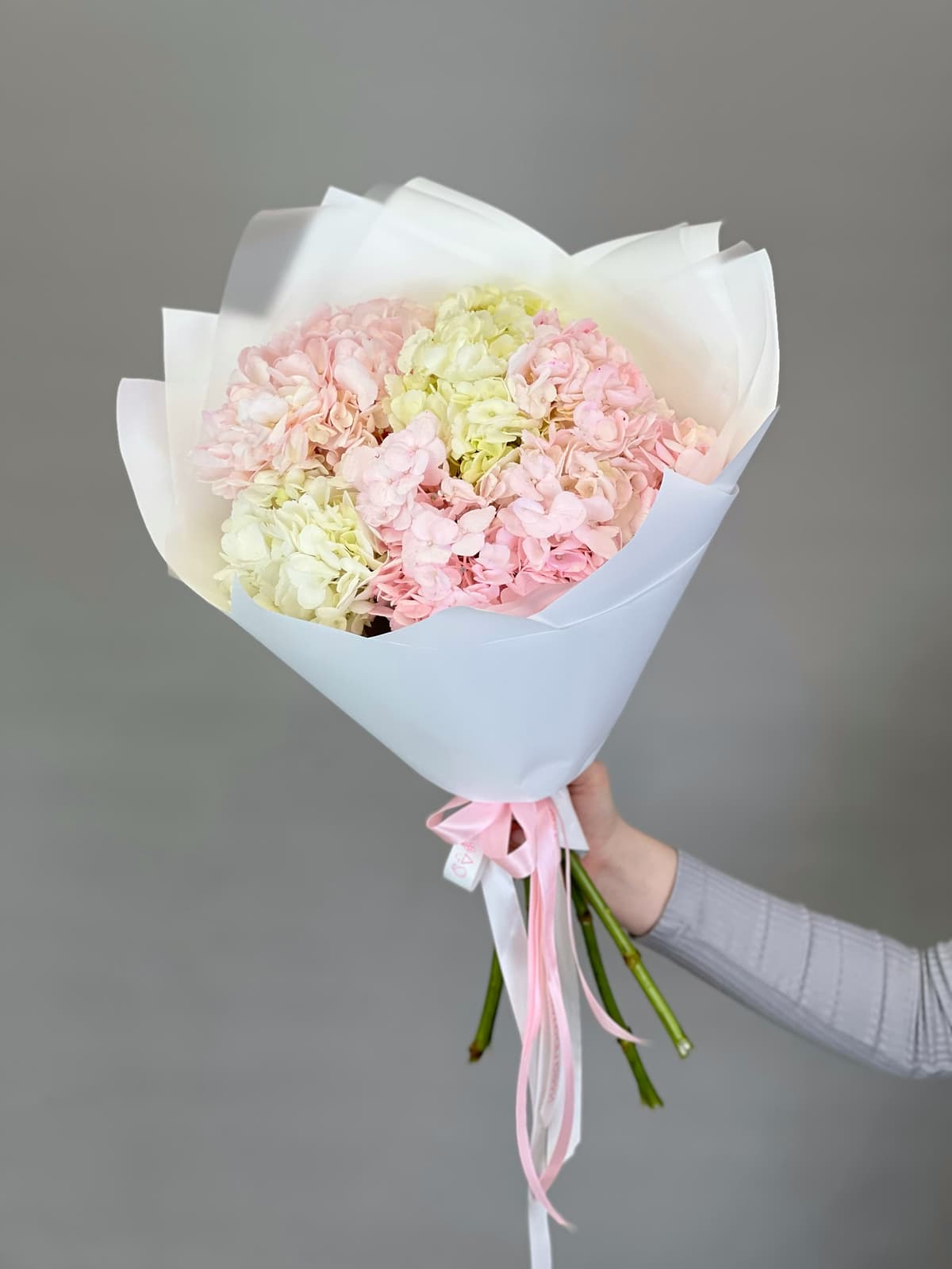Цветочный букет из 5 гортензий "Blush"