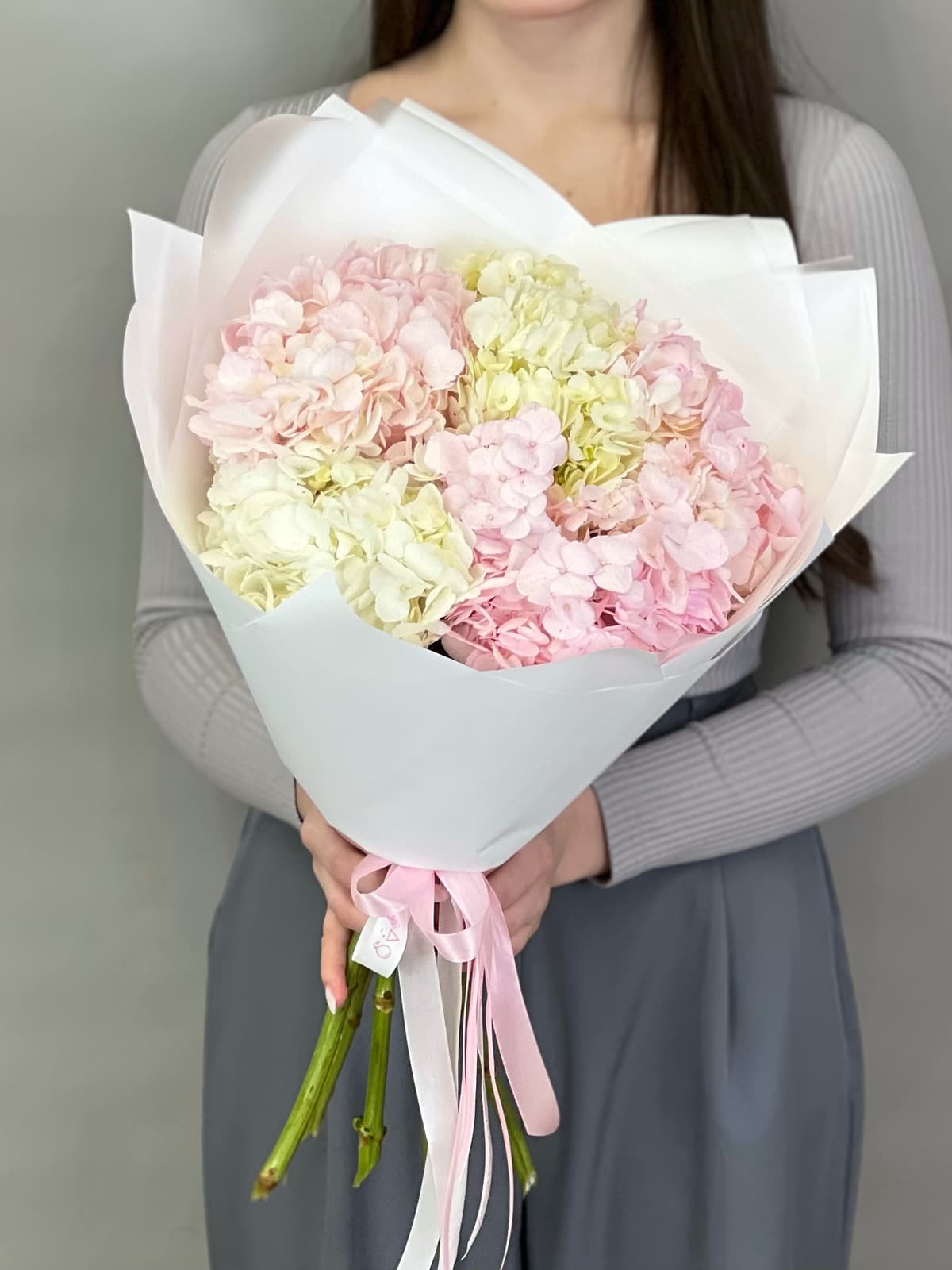 Цветочный букет из 5 гортензий «Румянец»