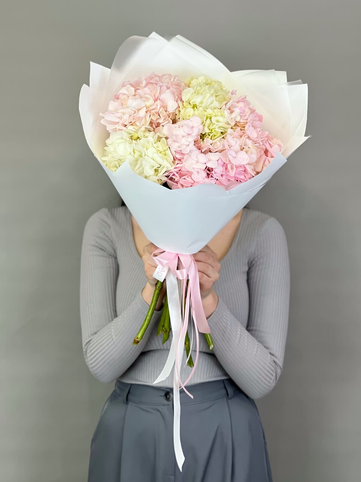 Цветочный букет из 5 гортензий «Румянец»