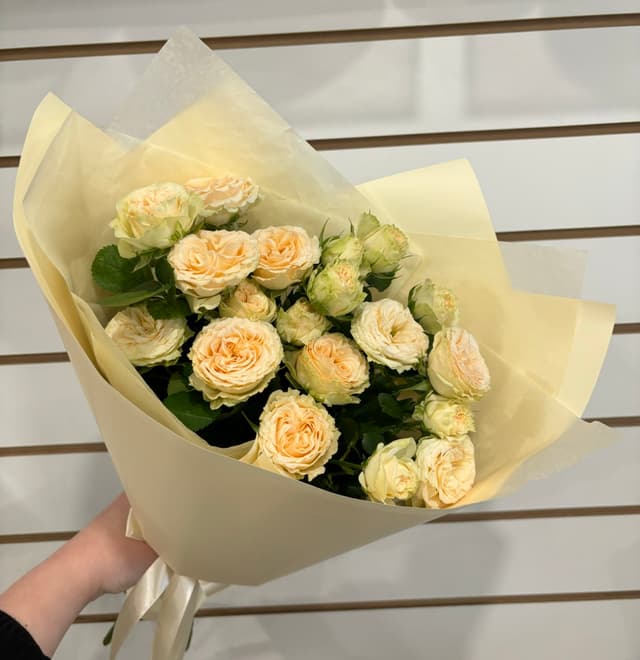 Букет из 5 кустовых пионовидных роз "Summer rose" Менделеева Букет из 5 кустовых пионовидных роз "Summer rose" Менделеева