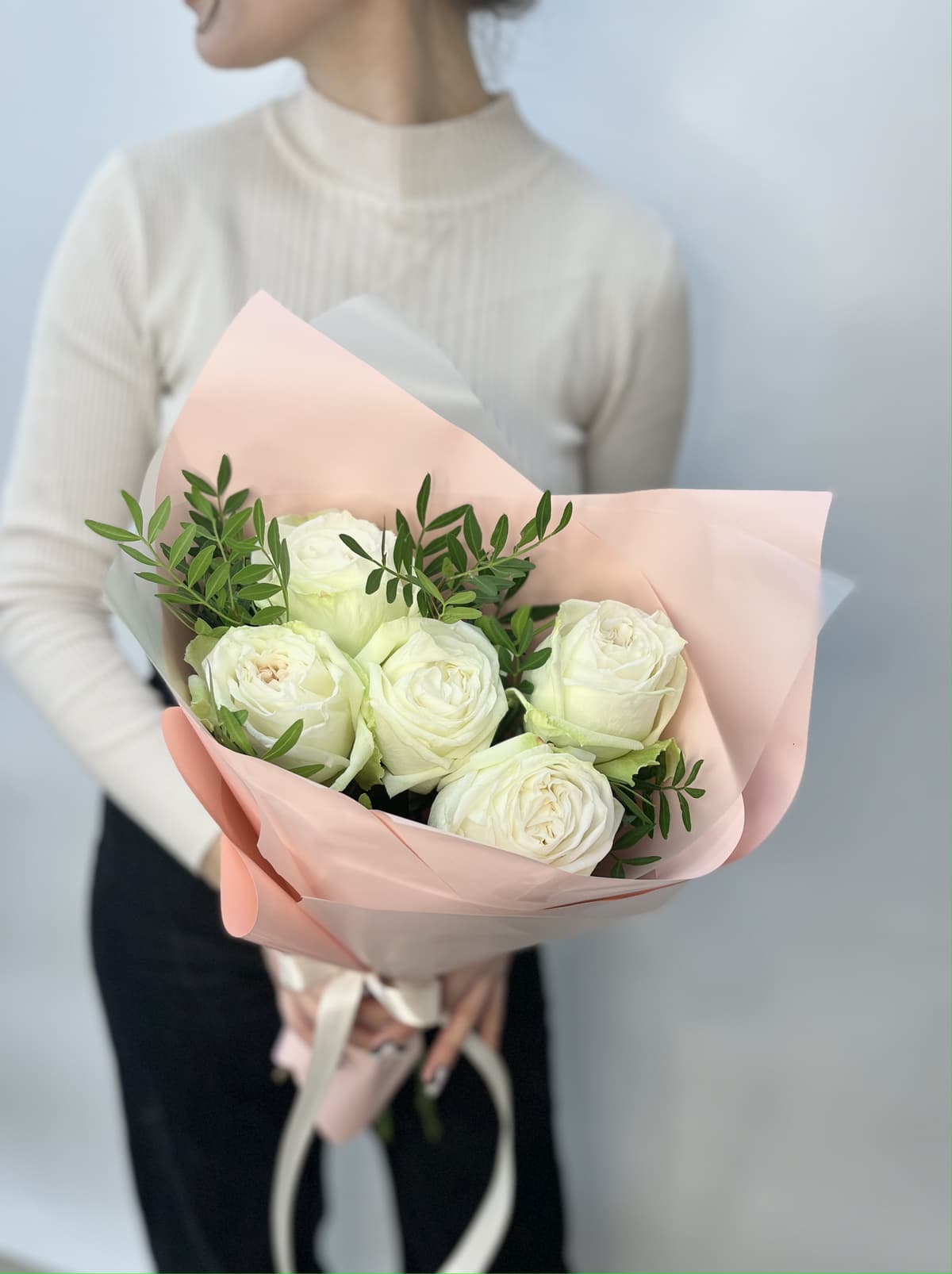 Букет из 5 Пионовидных Роз white O’Hara