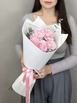 Букет из 5 ранункулюсов "Леди"