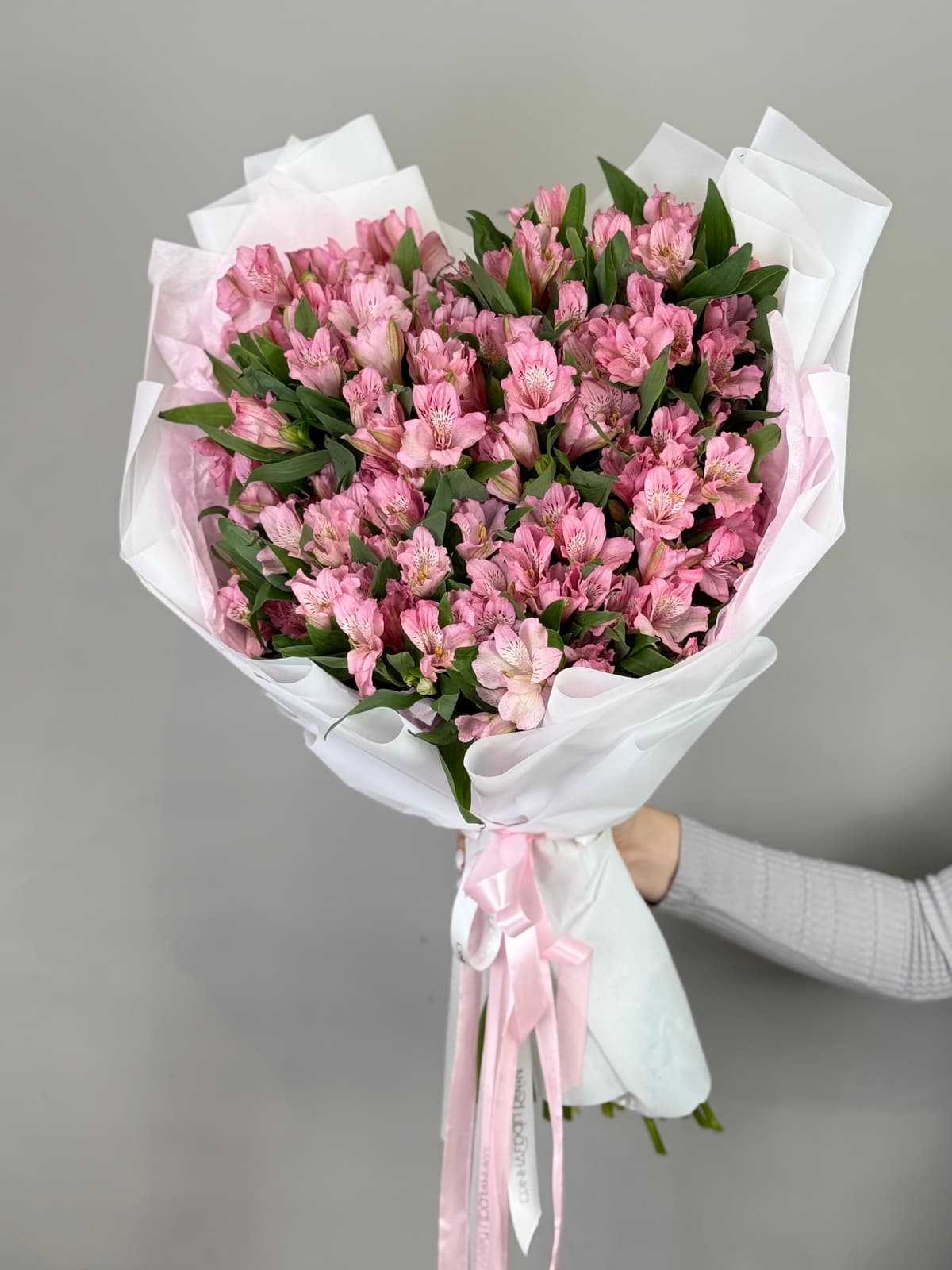 Прекрасный букет из 51 альстромерий "Primadonna"