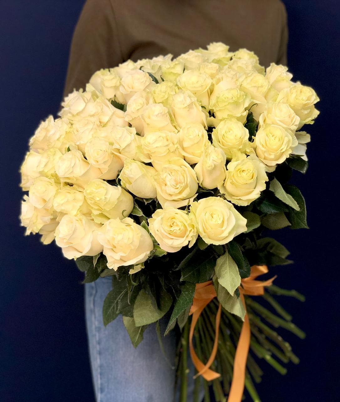 Любимый букет из 51 белых роз 80 см