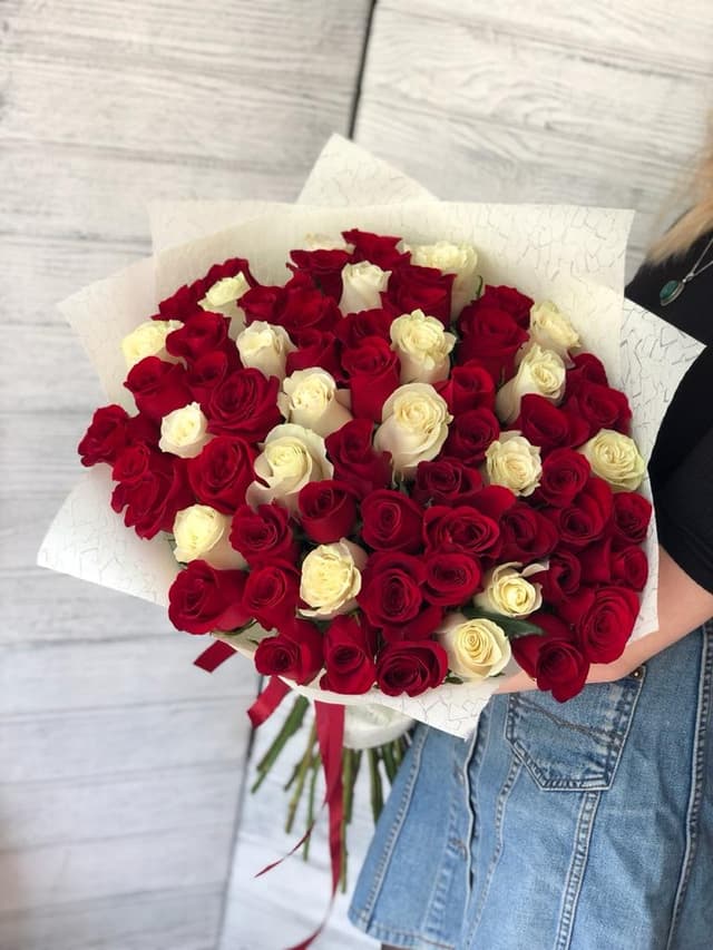 Дизайнерский букет из 51 эквадорской розы 60 см Дизайнерский букет из 51 эквадорской розы 60 см