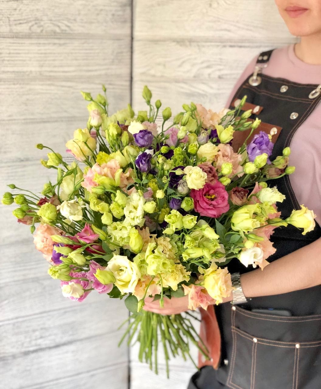 Нежный букет из 51 эустомы Уфа