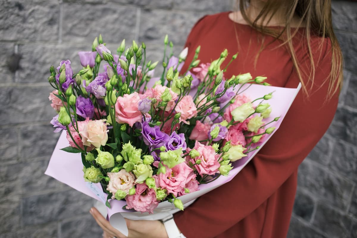 Шикарный букет из 51 Эустомы в матовой бумаге Уфа