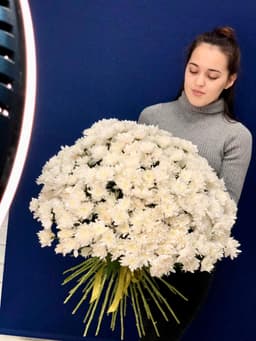 Весенний букет из 51 кустовой хризантемы