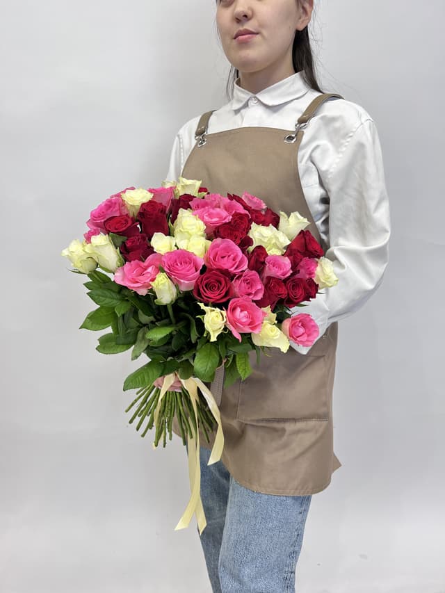 Весенний букет из 51 микс роз стандарт 50 см Весенний букет из 51 микс роз стандарт 50 см