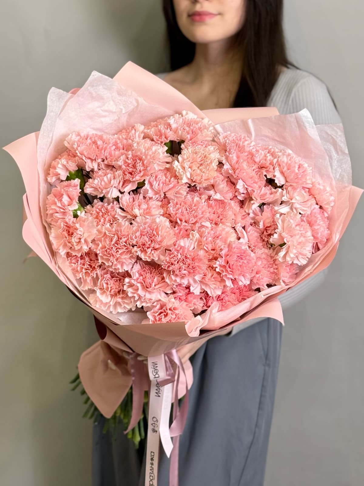 Свежий букет из 51 розового диантуса