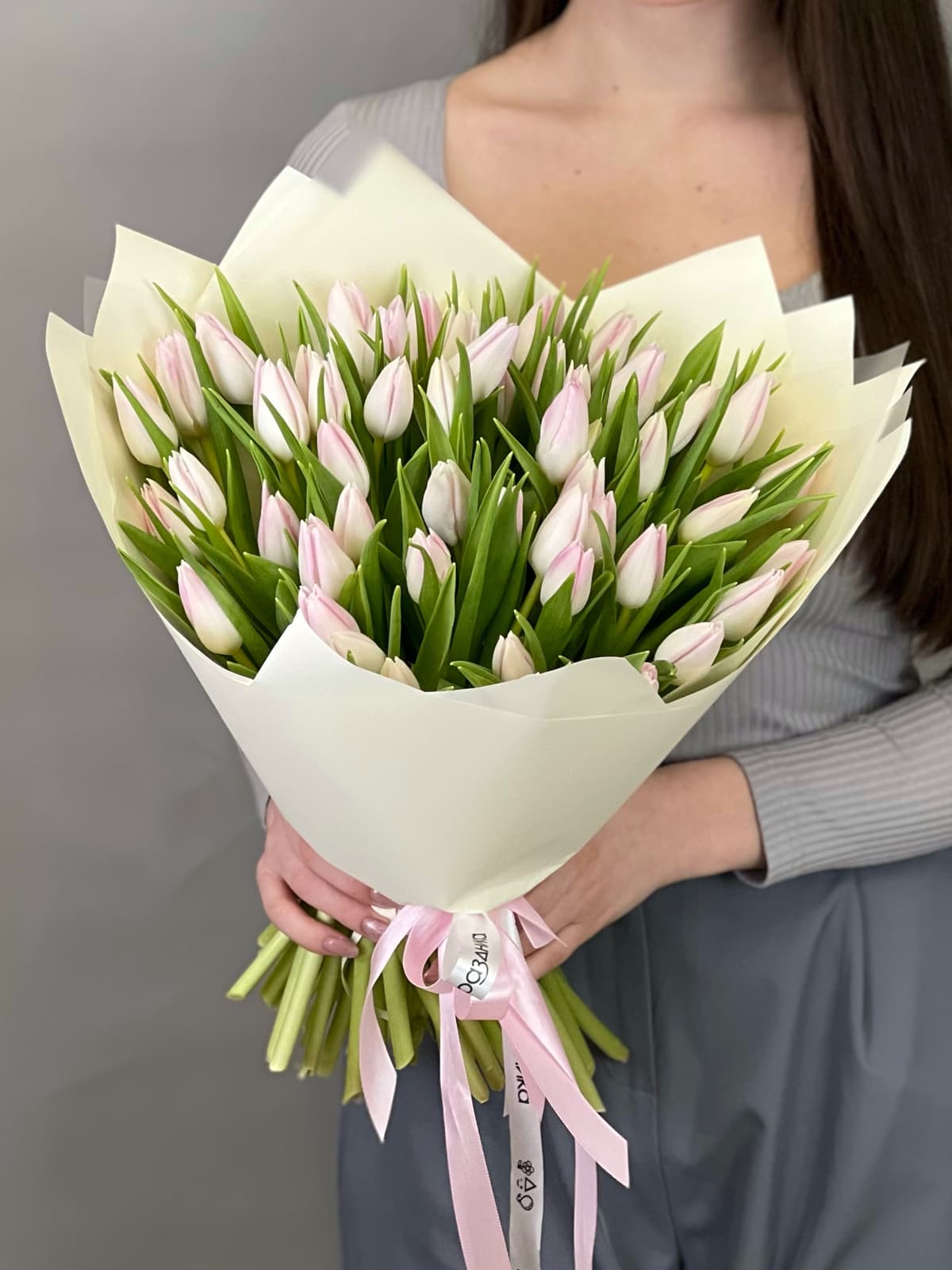 Весенний букет из 51 розового тюльпана