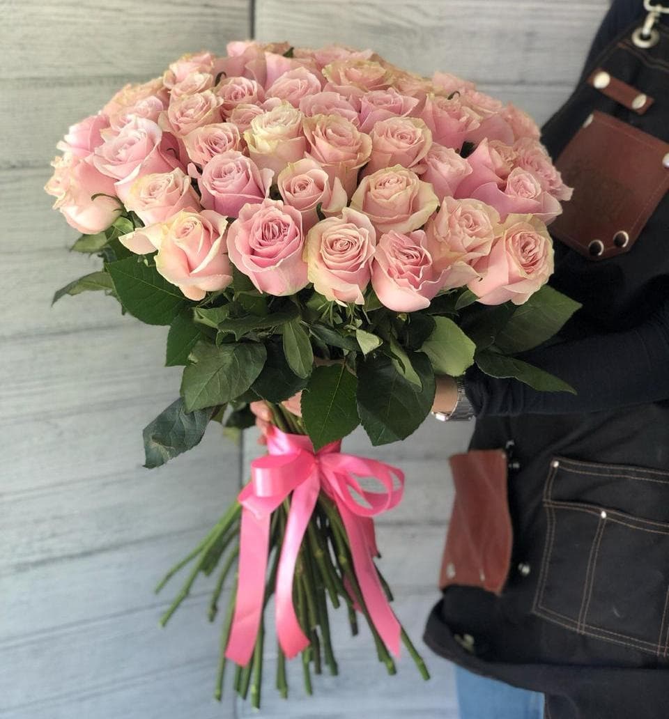 Свежий букет из 51 розовой розы 60 см