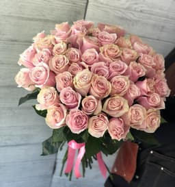 Красочный букет из 51 розовой розы 70 см