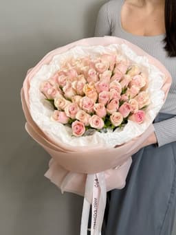 Букет из 51 розовой розы Кения 35-40 см в фирменной упаковке