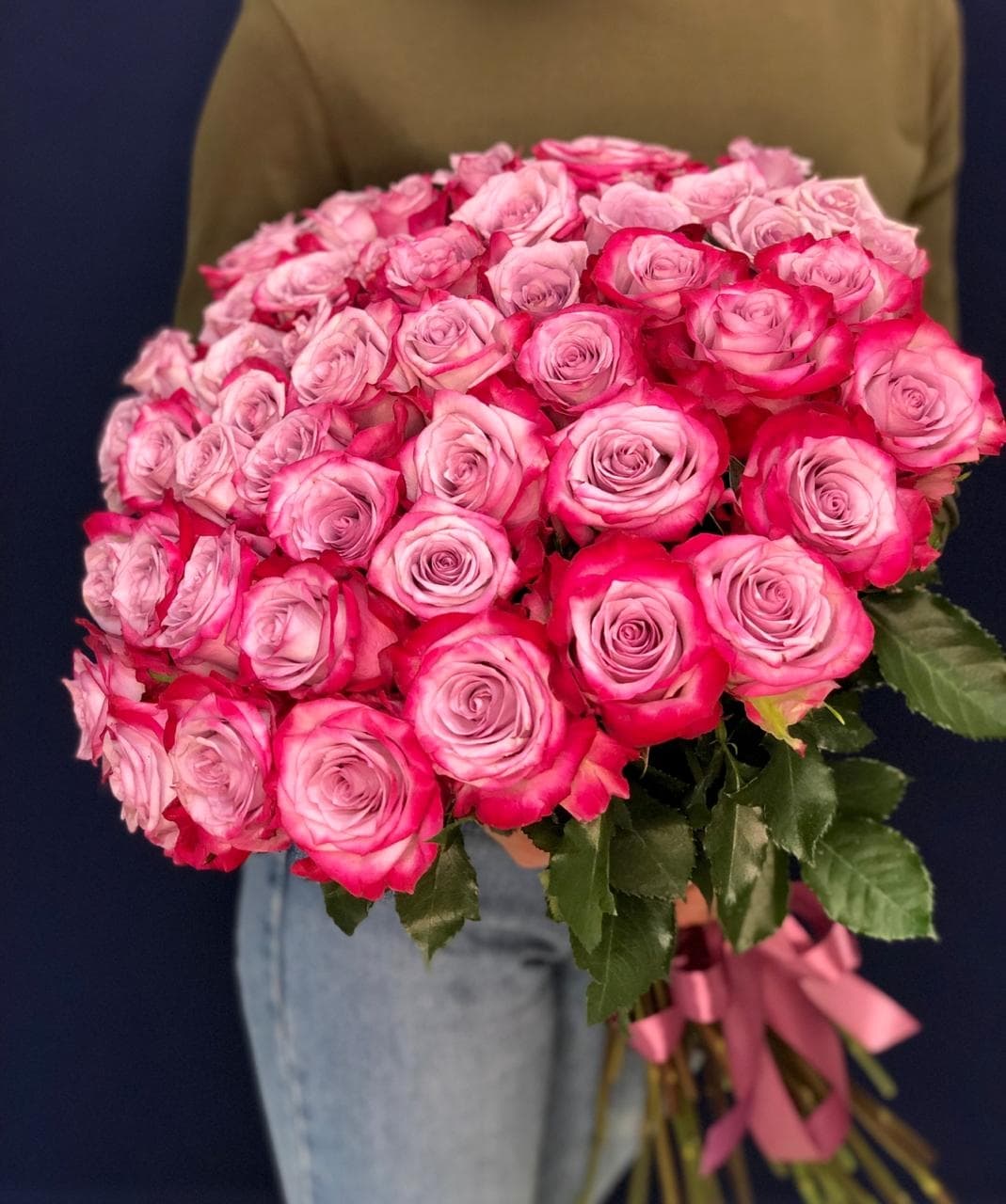 Красивый букет из 51 сиреневой розы 60 см