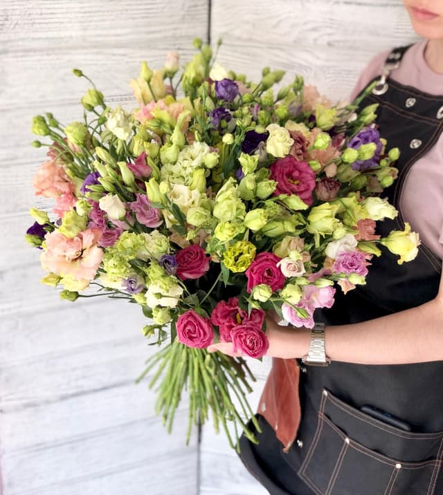 Красивый букет из 65 эустом Красивый букет из 65 эустом