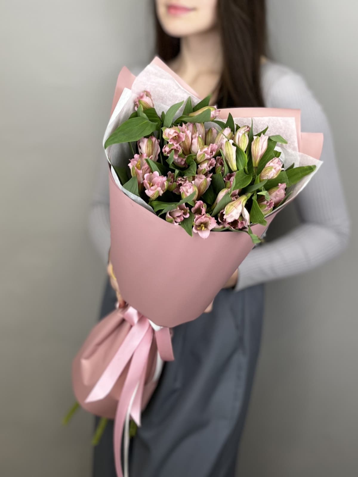 Дизайнерский букет из 7 альстромерий "Elegance"