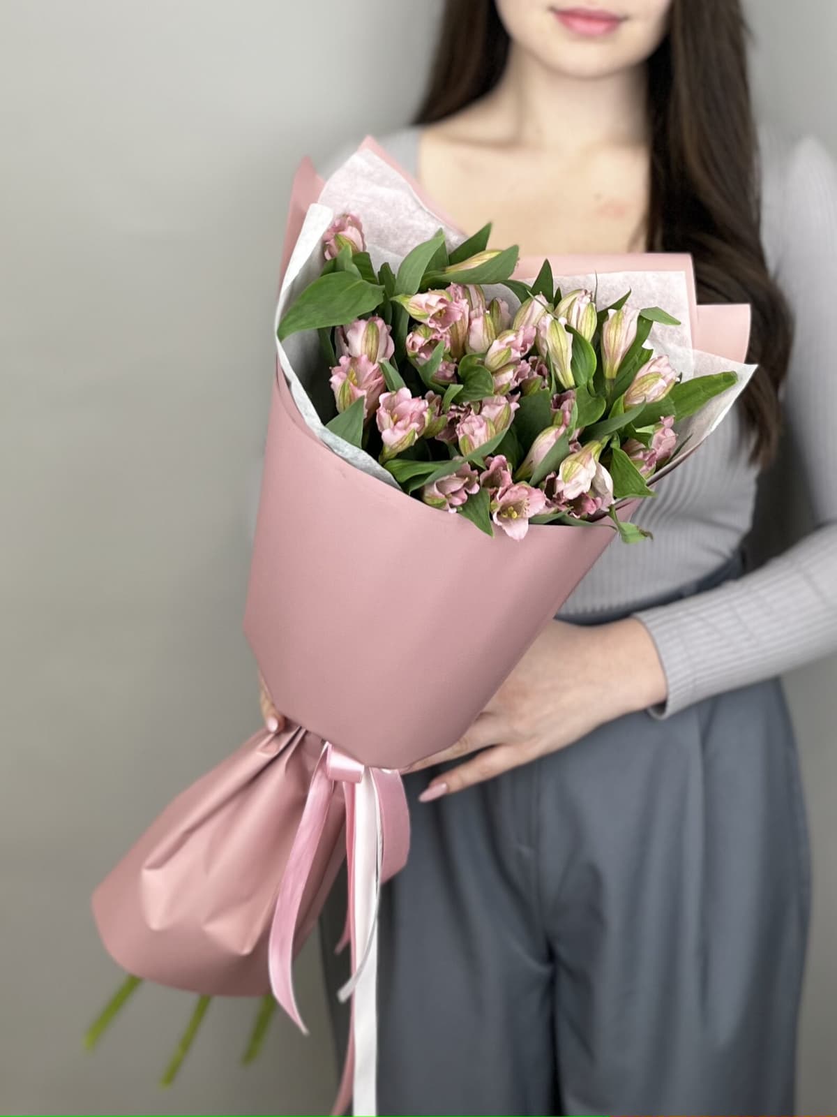 Дизайнерский букет из 7 альстромерий "Elegance"