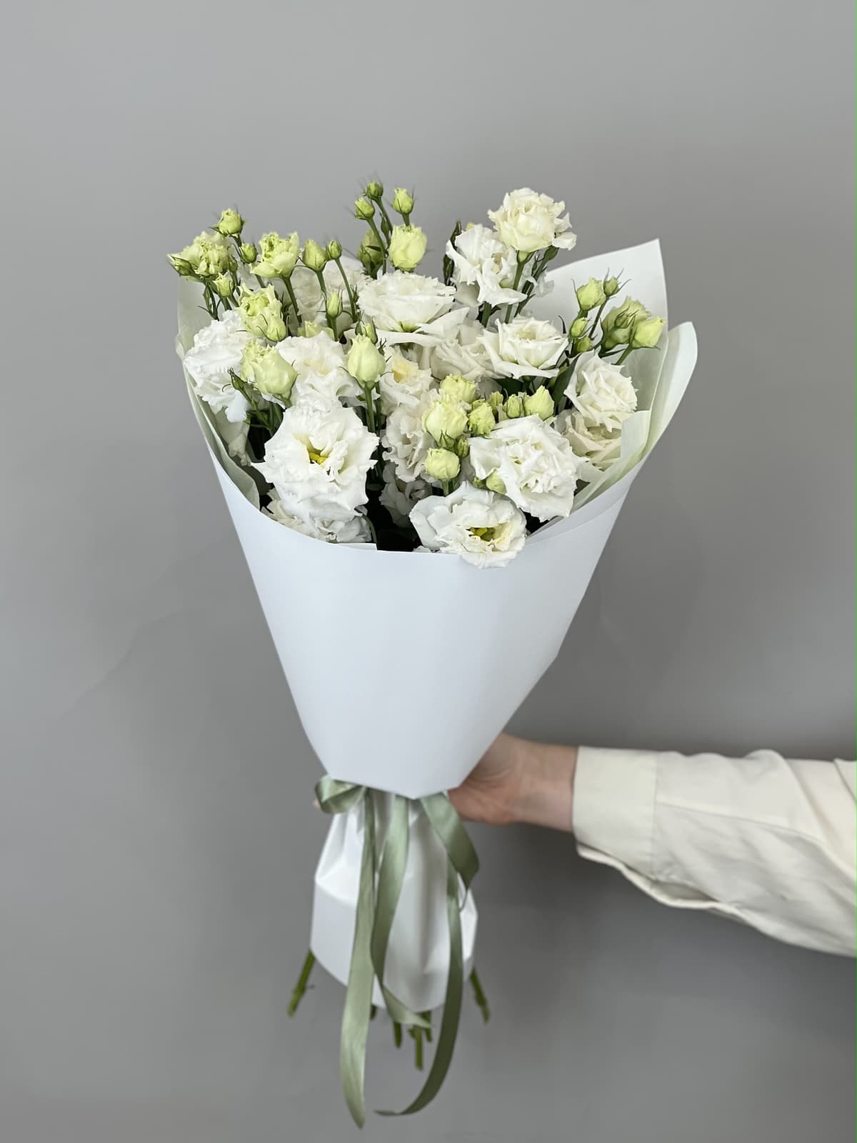 Праздничный букет из 7 белых эустом