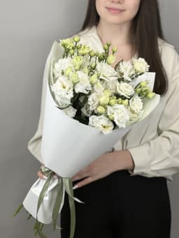 Праздничный букет из 7 белых эустом