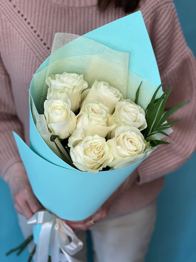 Букет из 7 белых Роз Эквадор в фоамиране 50 см Букет из 7 белых Роз Эквадор в фоамиране 50 см