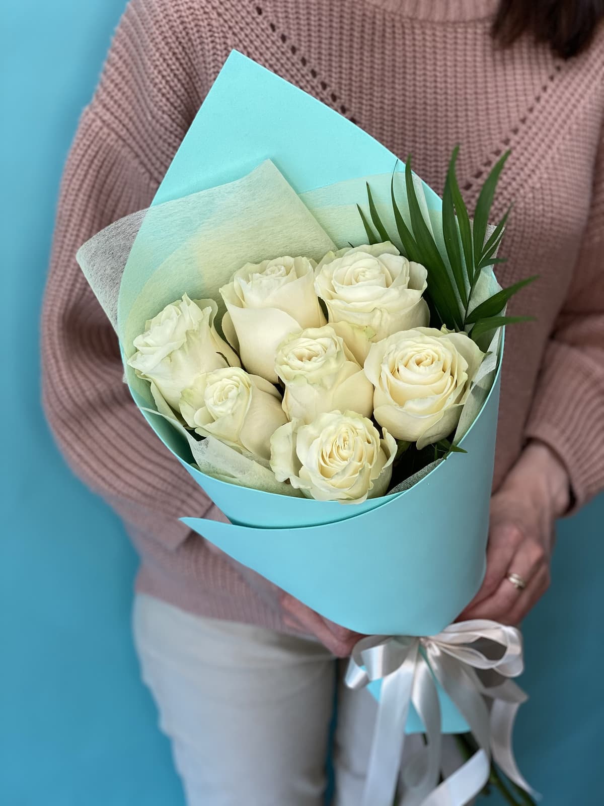 Букет из 7 белых Роз Эквадор в фоамиране 80 см