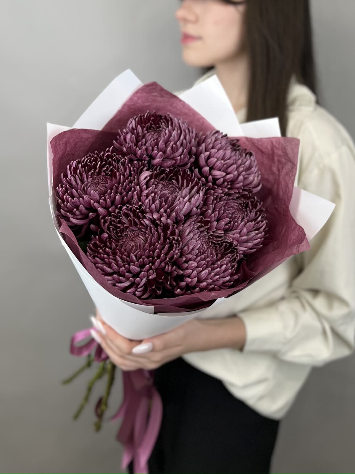 Букет из 7 фиолетовых хризантем "Бигуди"