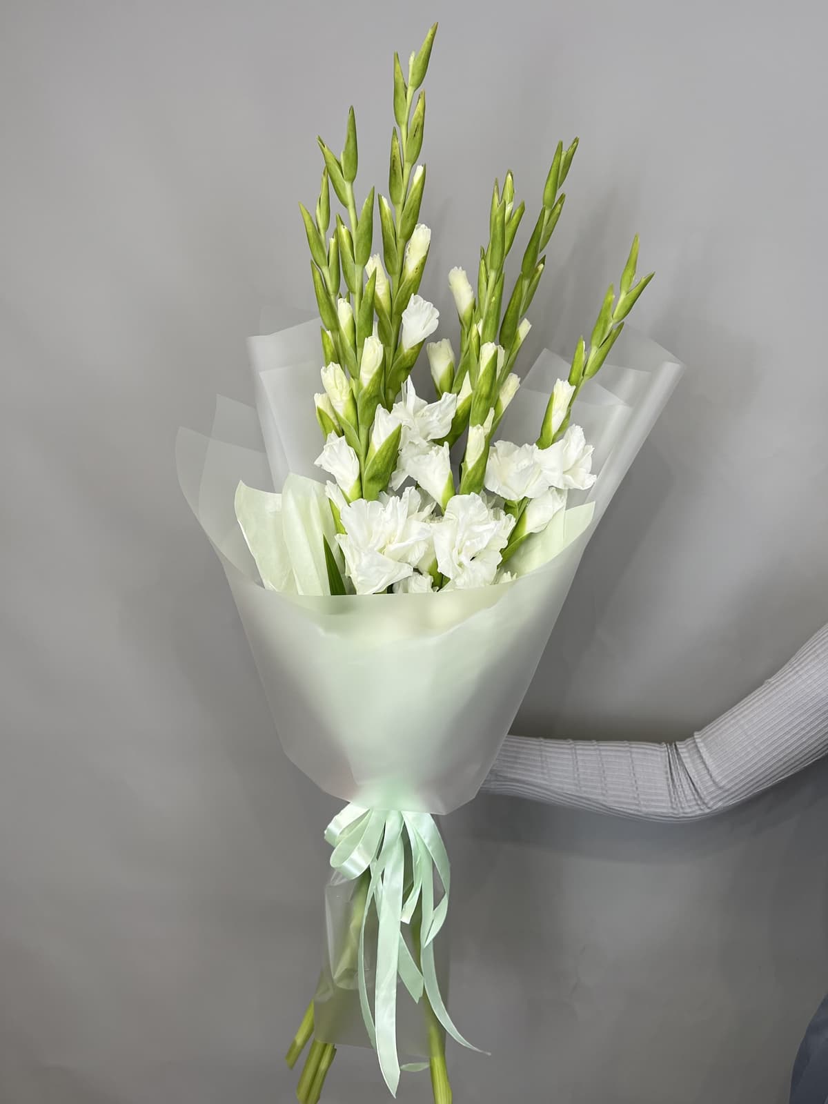 Букет из 7 Гладиолусов в матовой бумаге Уфа