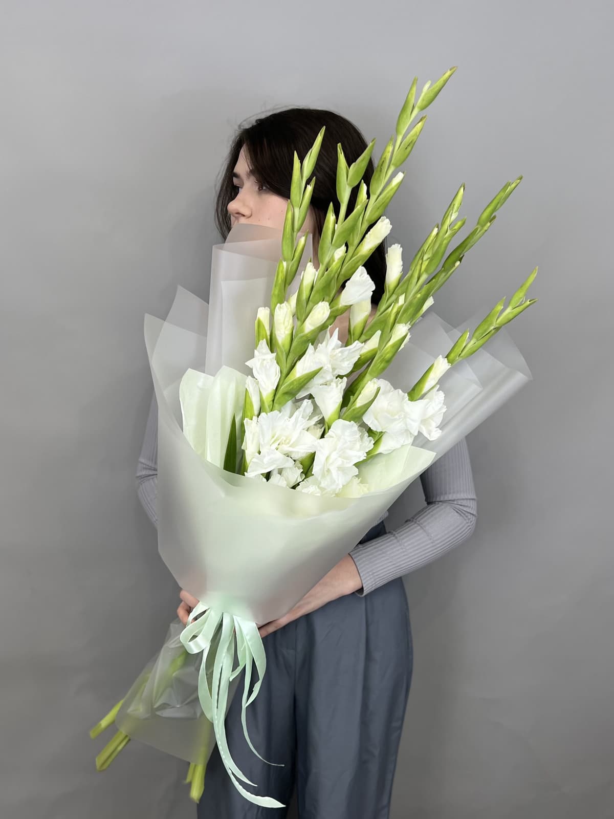 Букет из 7 Гладиолусов в матовой бумаге