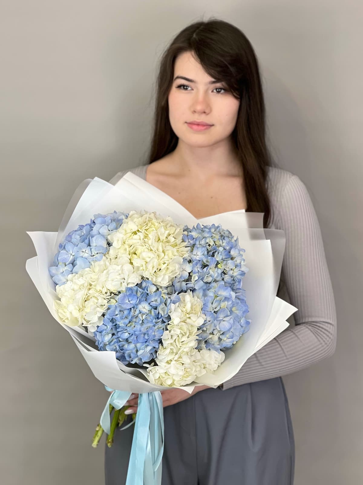 Праздничный букет из 7 гортензиий "Sky Blue"