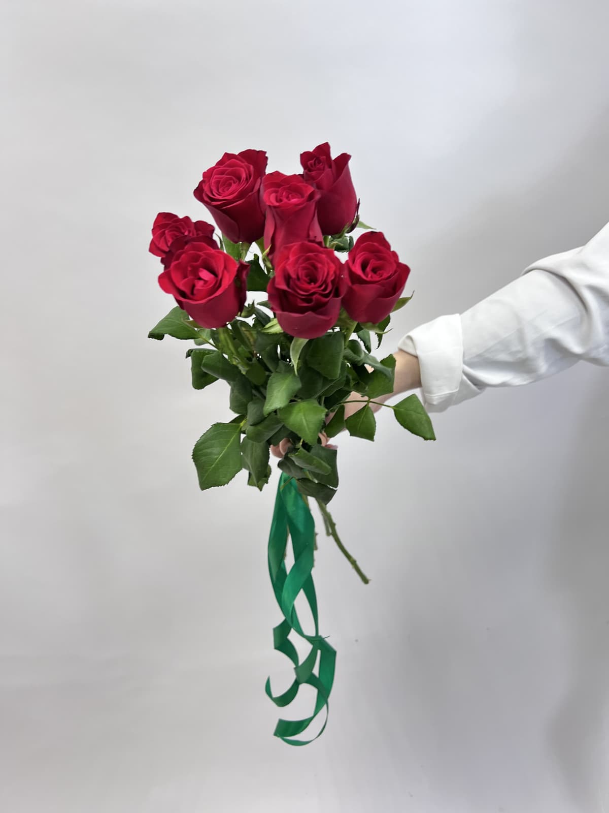 Мини букет из 7 красных роз стандарт 50 см