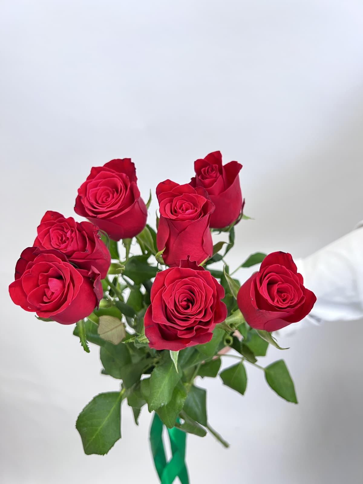 Мини букет из 7 красных роз стандарт 50 см