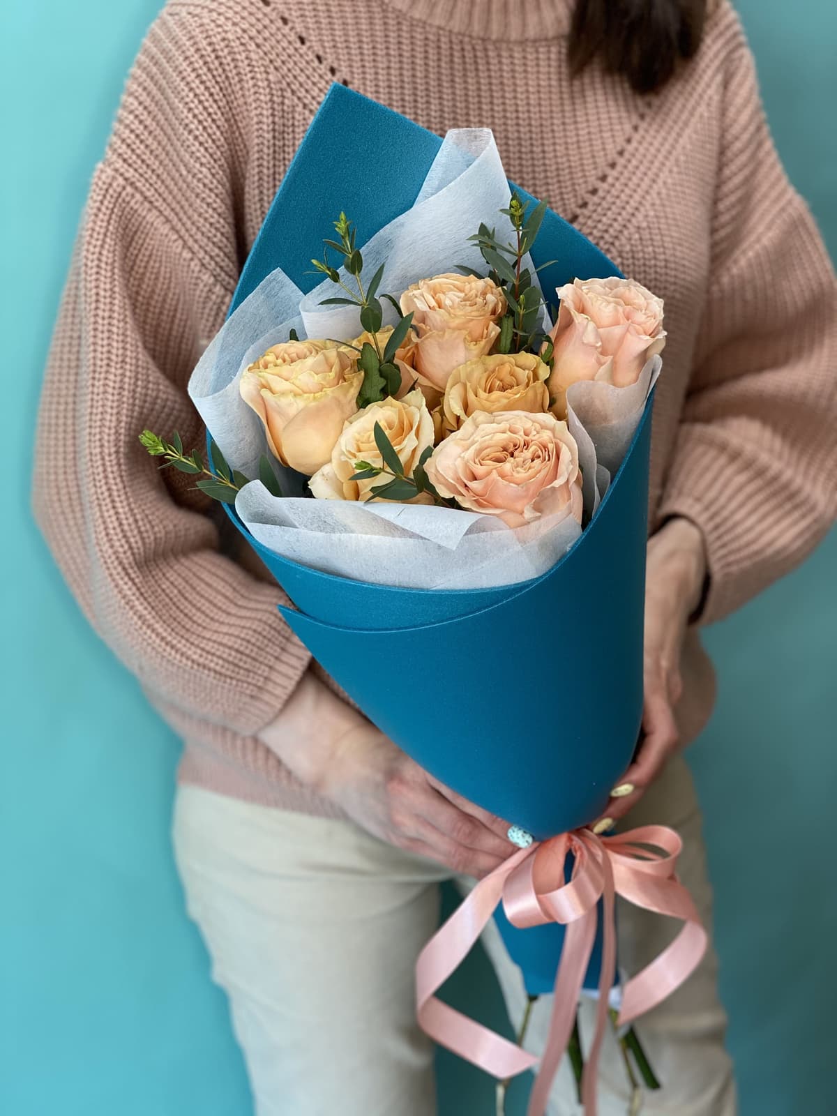 Букет из 7 персиковых Роз Эквадор в фоамиране 70 см