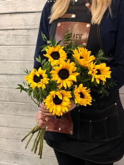 Букет из 7 подсолнухов