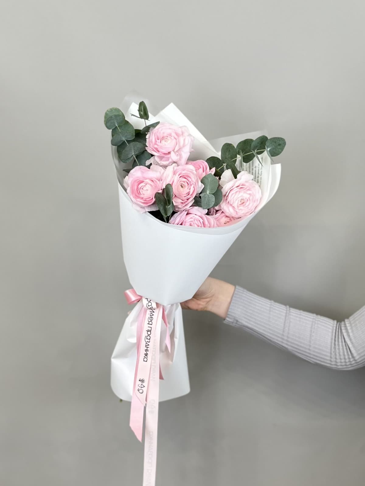 Букет из 7 ранункулюсов "Lady"