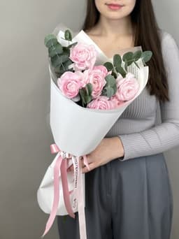 Букет из 7 ранункулюсов "Леди"