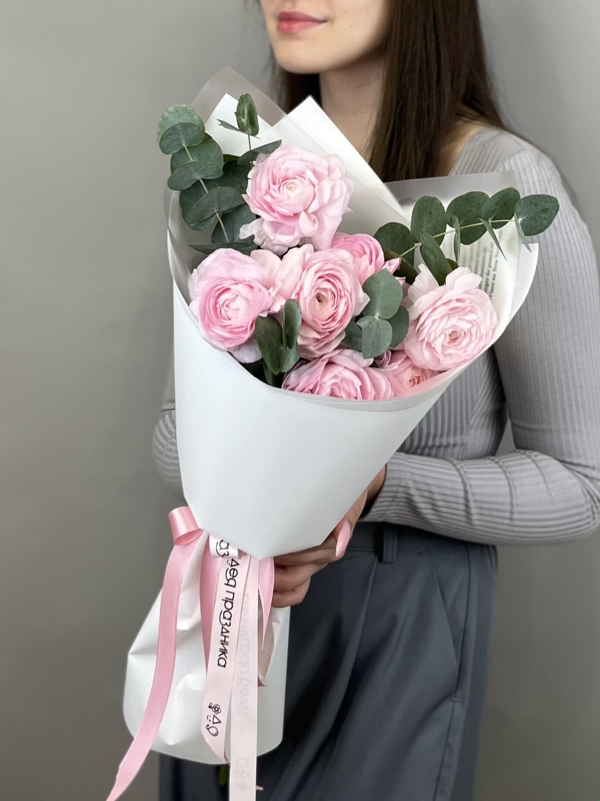 Букет из 7 ранункулюсов "Леди"