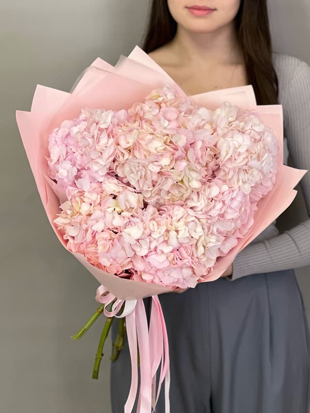 Букет из 7 розовых гортензий Букет из 7 розовых гортензий