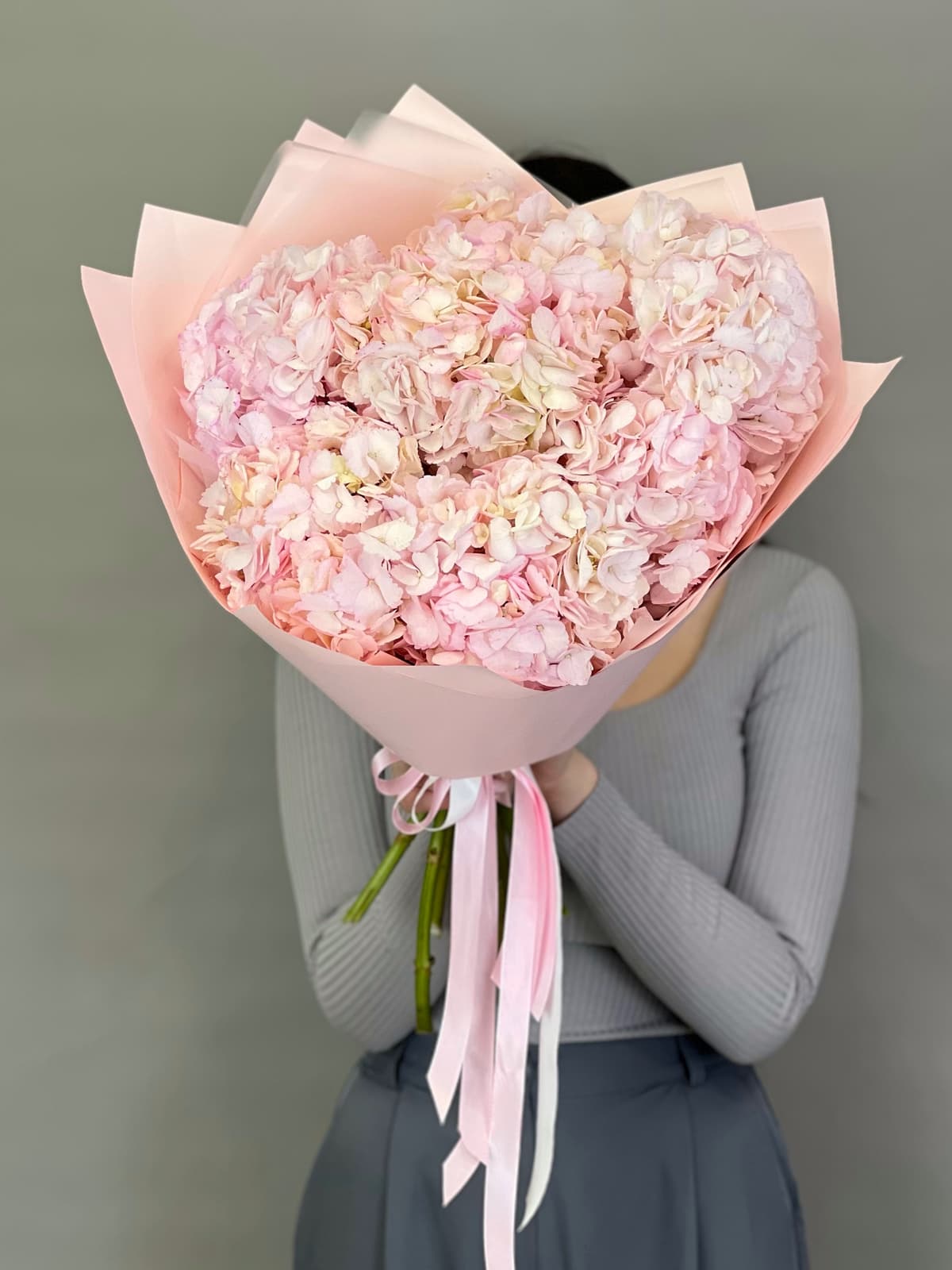 Букет из 7 розовых гортензий