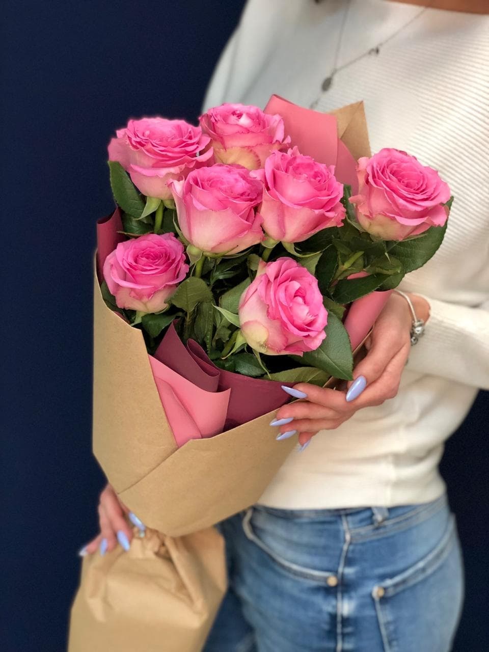 Букет из 7 розовых Роз Эквадор в крафте 50 см