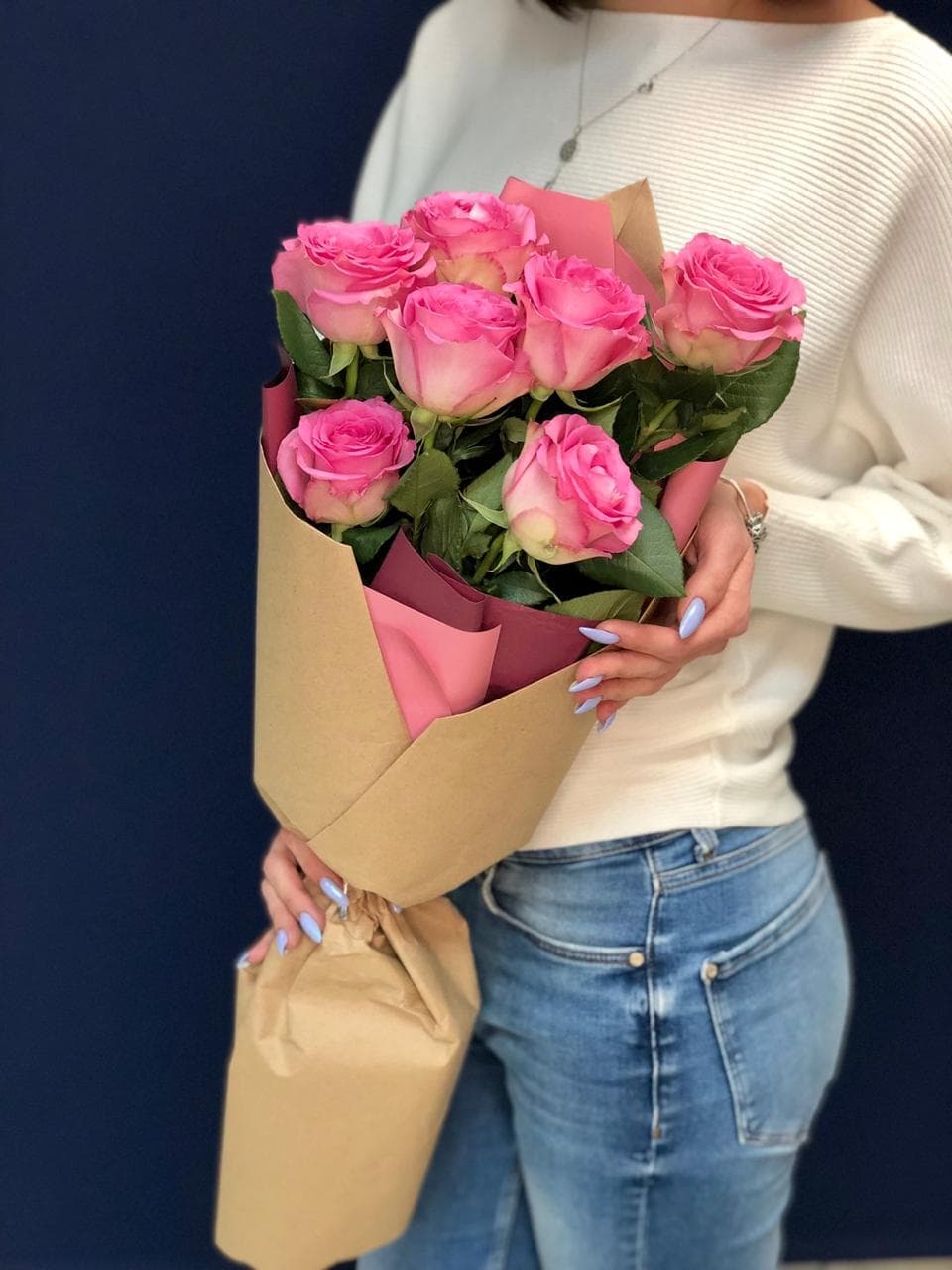 Букет из 7 розовых Роз Эквадор в крафте 60 см