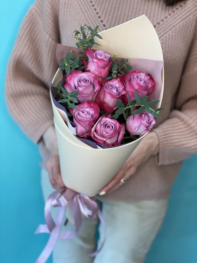 Мини букет из 7 сиреневых Роз Эквадор в фоамиране 70 см Мини букет из 7 сиреневых Роз Эквадор в фоамиране 70 см