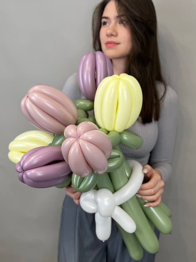 Букет из 7 тюльпанов из шаров Букет из 7 тюльпанов из шаров