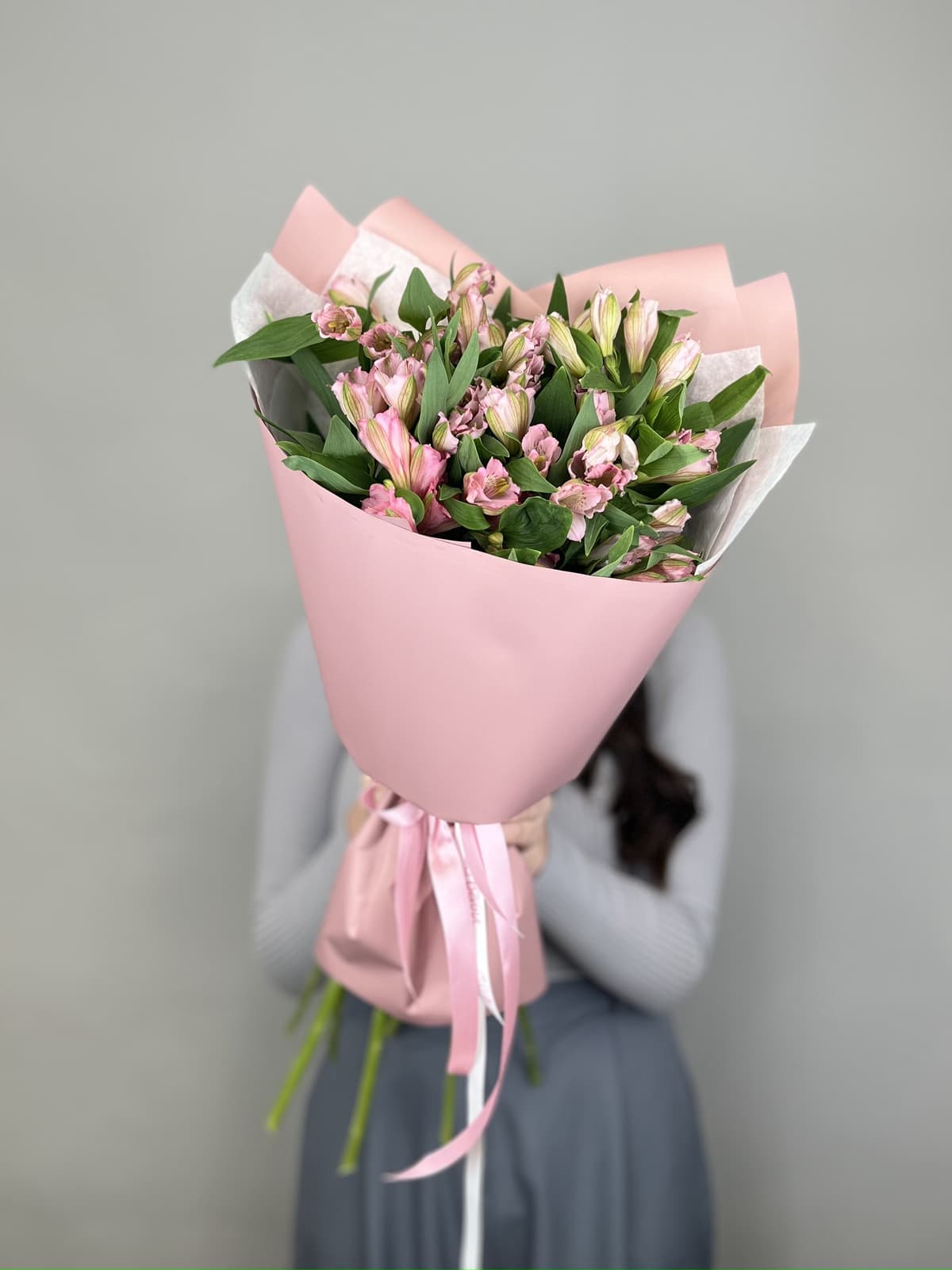 Красочный букет из 9 альстромерий "Elegance"