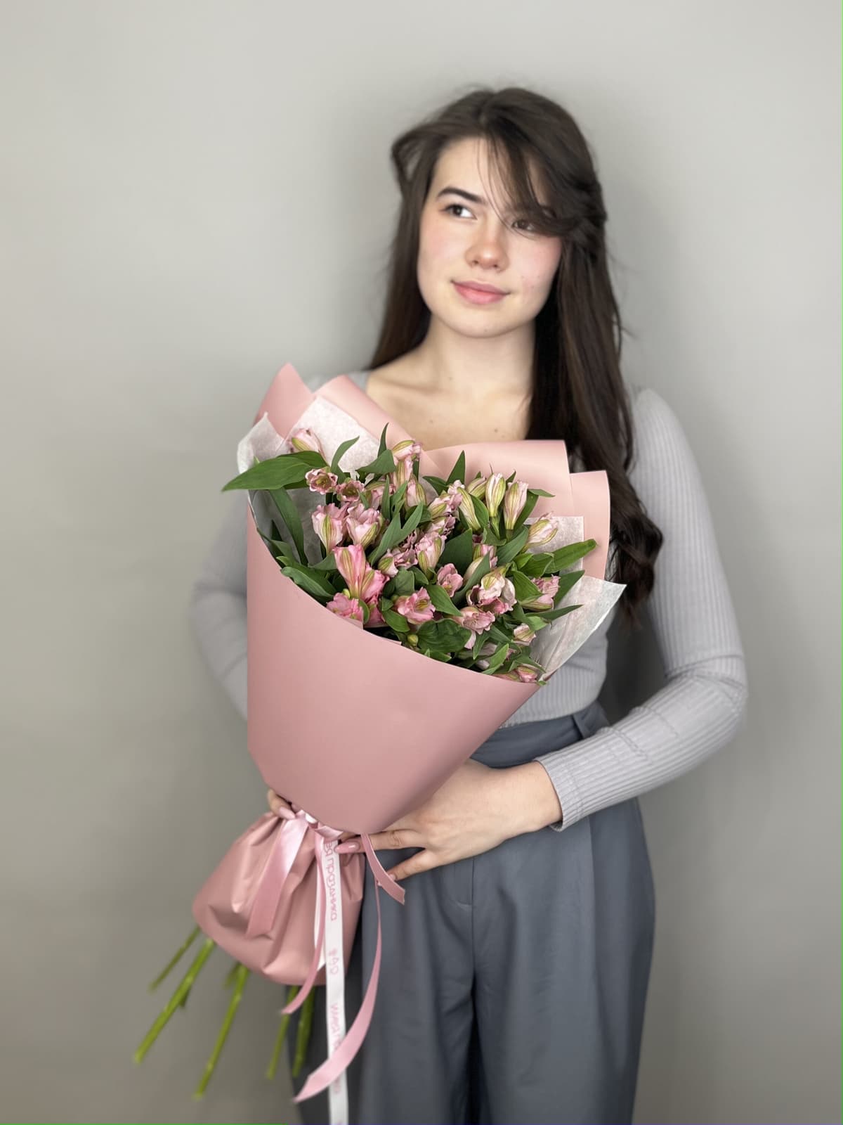 Красочный букет из 9 альстромерий "Elegance"