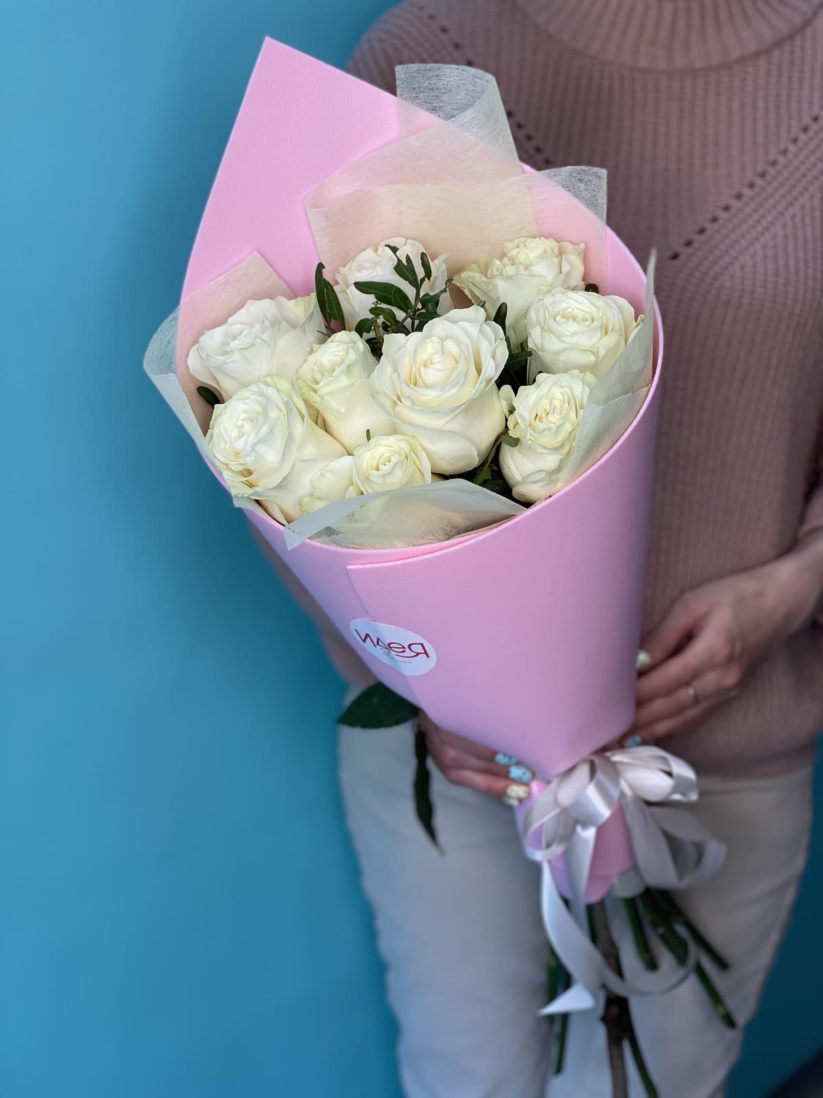 Букет из 9 белых Роз Эквадор в фоамиране 80 см