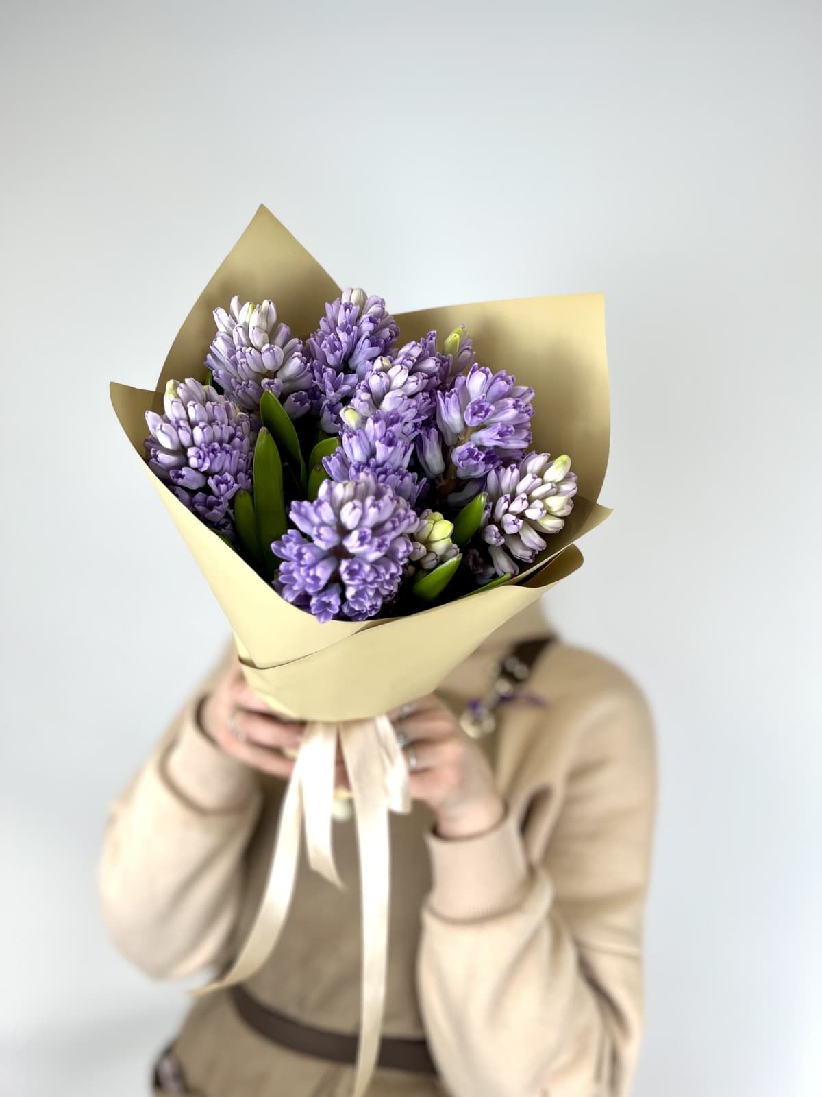 Букет из 9 Гиацинтов в матовой бумаге