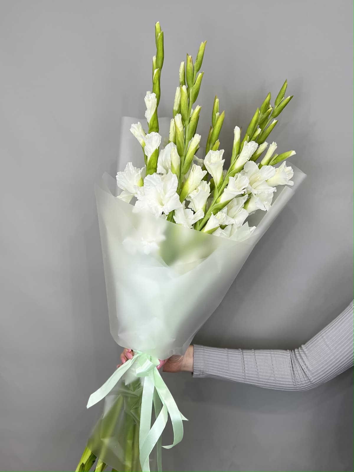 Букет из 9 Гладиолусов в матовой бумаге Уфа