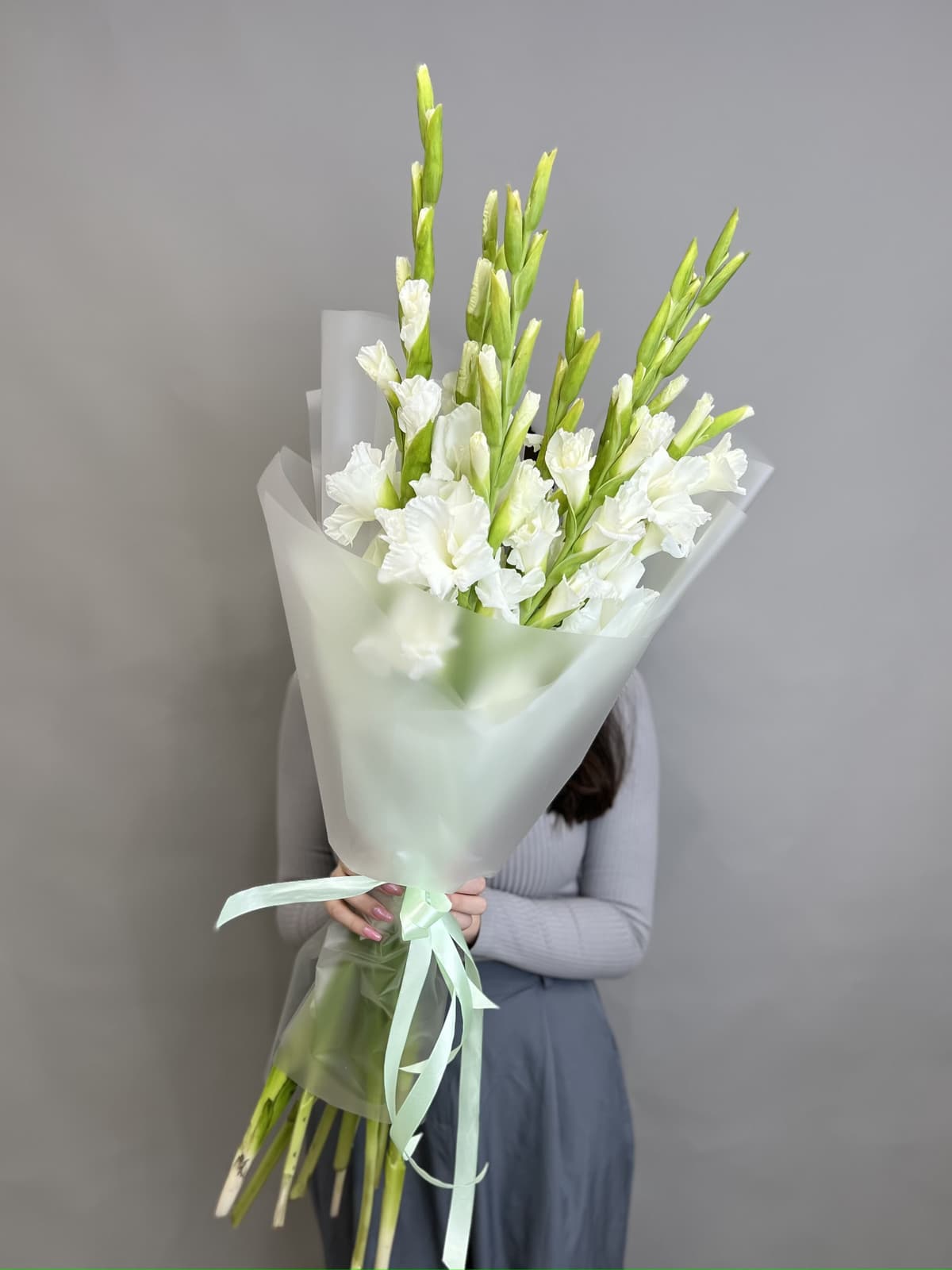 Букет из 9 Гладиолусов в матовой бумаге