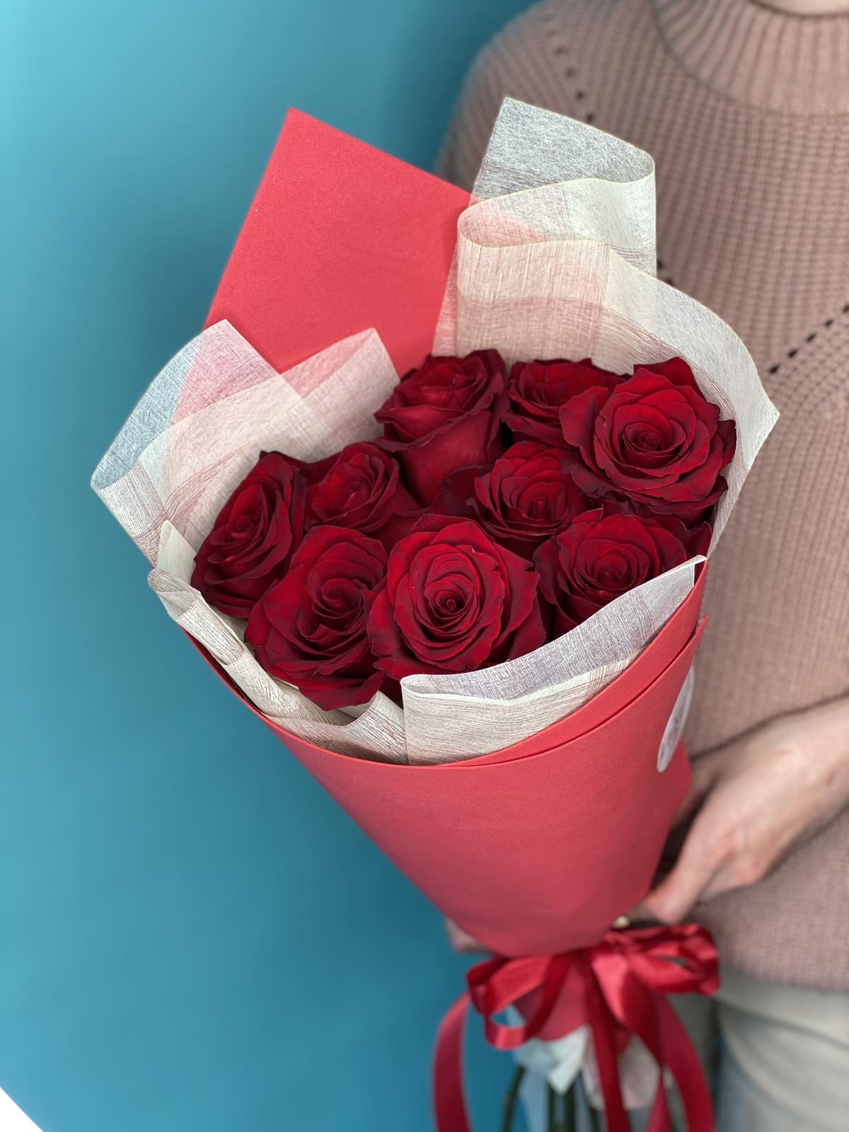 Красочный букет из 9 красных роз Эквадор в фоамиране 100 см